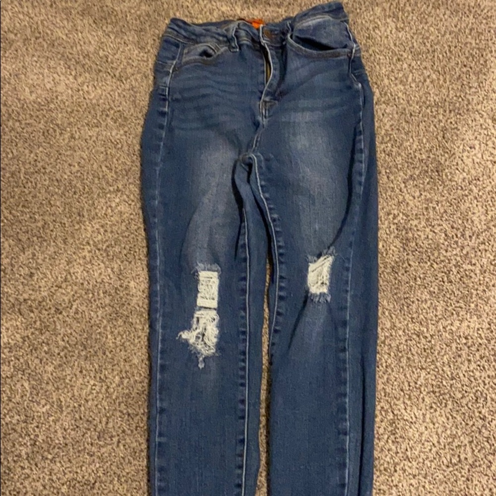 Ripped high waisted jeans